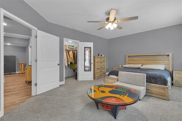 1208 N Silverleaf Court, Liberty, MO 64068