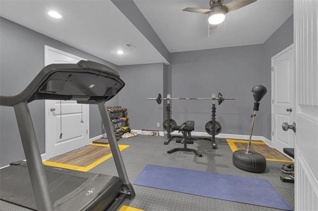 1208 N Silverleaf Court, Liberty, MO 64068
