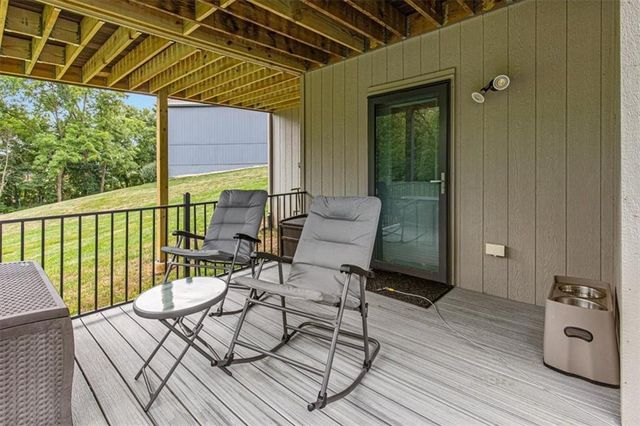 1208 N Silverleaf Court, Liberty, MO 64068