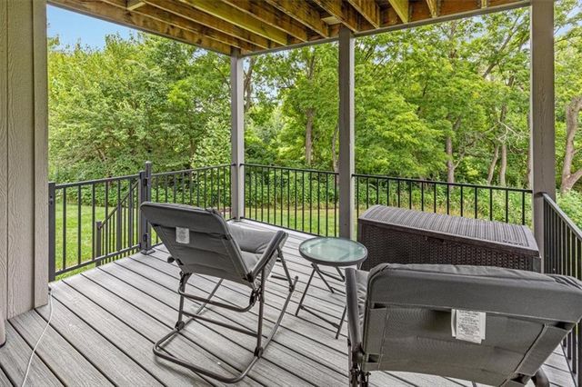 1208 N Silverleaf Court, Liberty, MO 64068