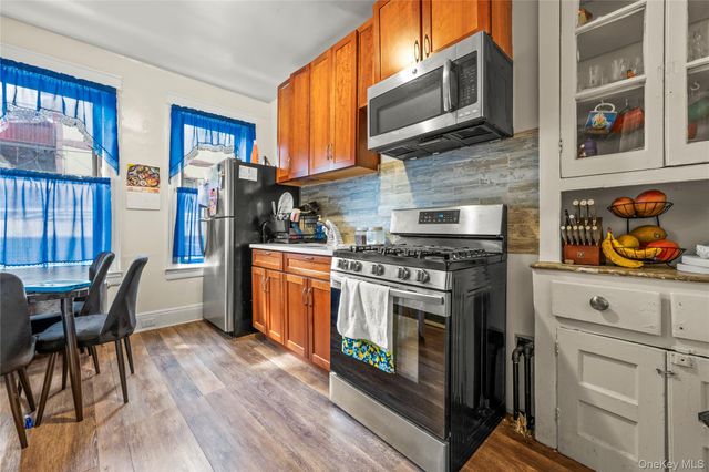 1517 jefferson Avenue 1 a, Brooklyn, NY 11237