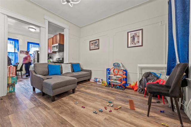 1517 jefferson Avenue 1 a, Brooklyn, NY 11237