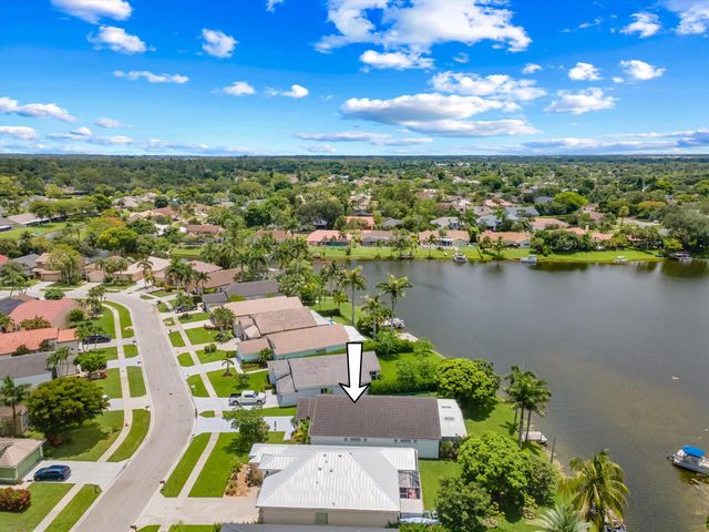 836 Lake Wellington Drive, Wellington, FL 33414