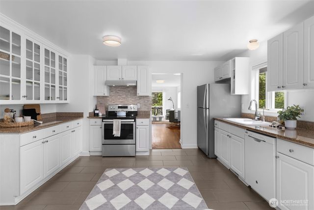 10835 35th Avenue SW, Seattle, WA 98146