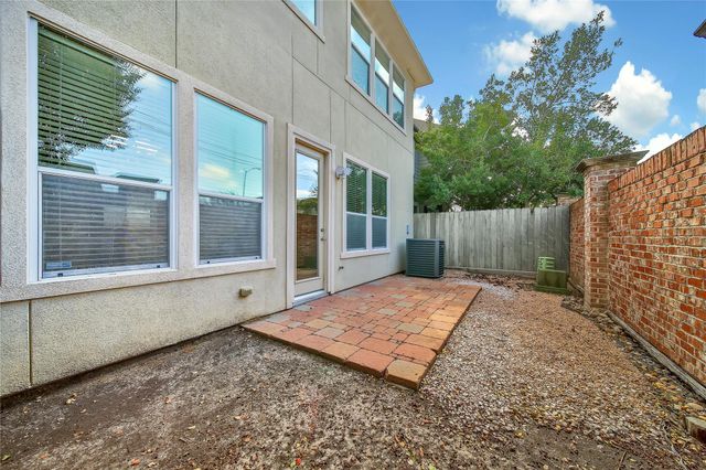 1113 Sherwood Trails, Houston, TX 77043