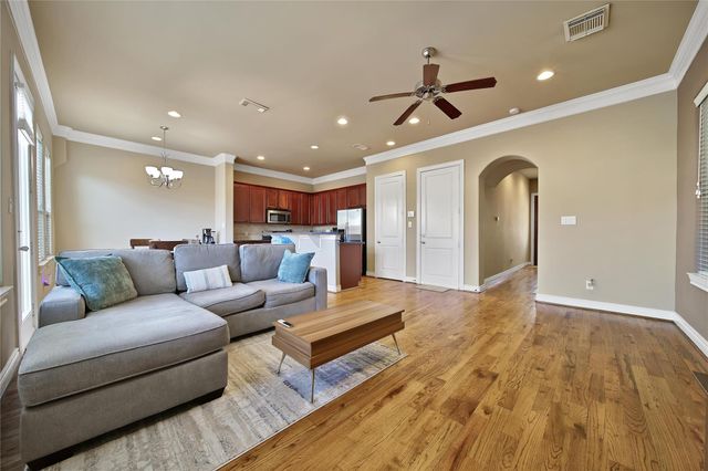 1113 Sherwood Trails, Houston, TX 77043