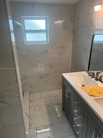 645 NW 2nd St, Florida City, FL 33034