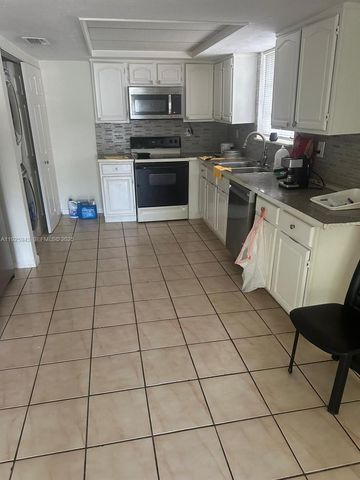 645 NW 2nd St, Florida City, FL 33034