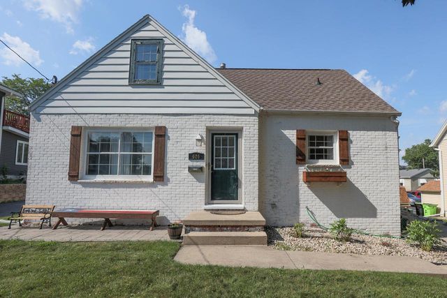 626 Union STREET, Hartford, WI 53027