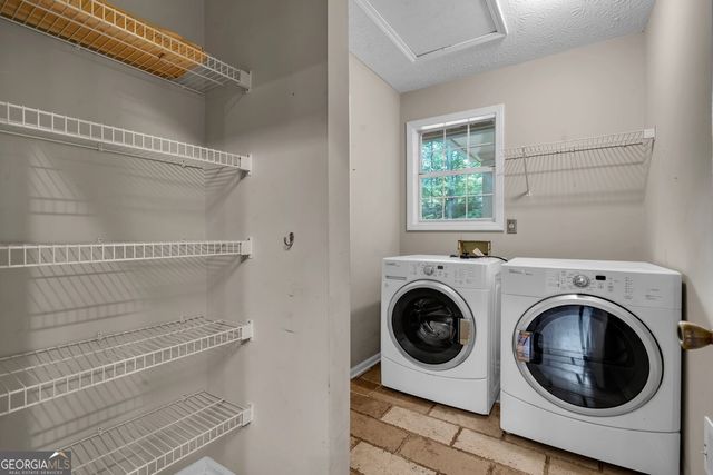 65 Pointe View Court, Jackson, GA 30233