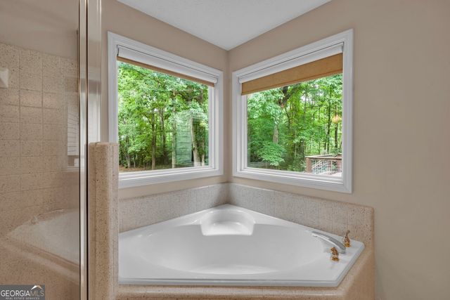 65 Pointe View Court, Jackson, GA 30233