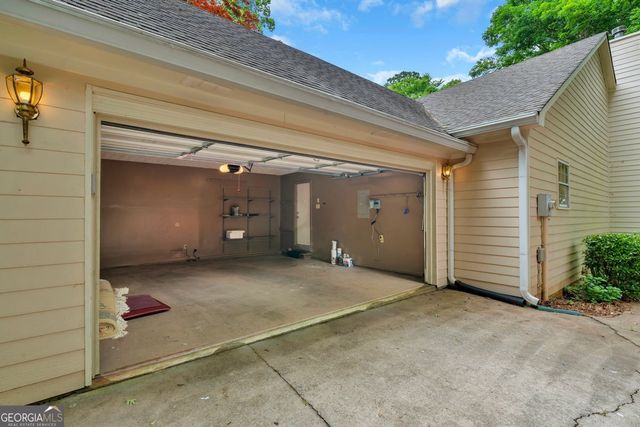 65 Pointe View Court, Jackson, GA 30233