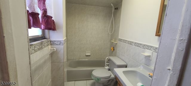 31 W 20Th St, Bayonne City, NJ 07002