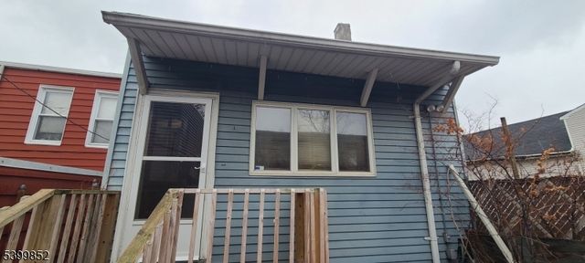 31 W 20Th St, Bayonne City, NJ 07002