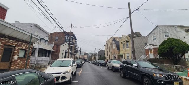 31 W 20Th St, Bayonne City, NJ 07002