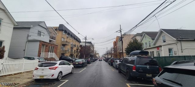 31 W 20Th St, Bayonne City, NJ 07002