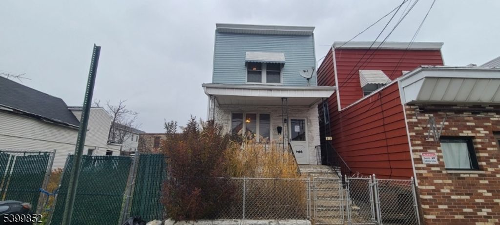 31 W 20Th St, Bayonne City, NJ 07002