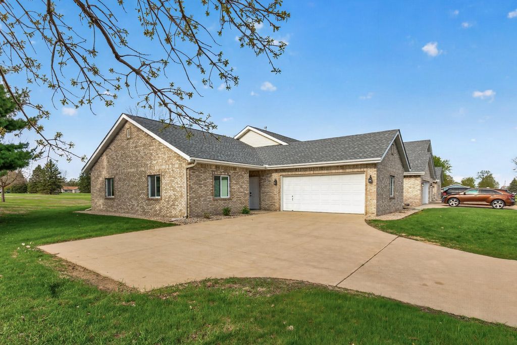 901 W Main Street, Belle Plaine, MN 56011 — exterior