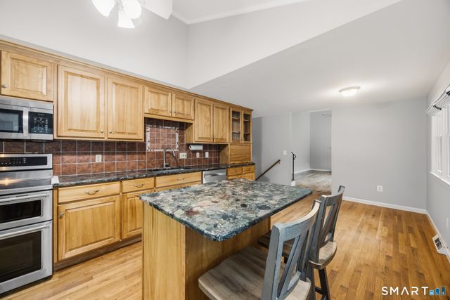 11 Top View Drive, Simsbury, CT 06089