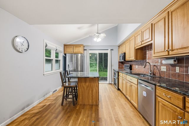 11 Top View Drive, Simsbury, CT 06089