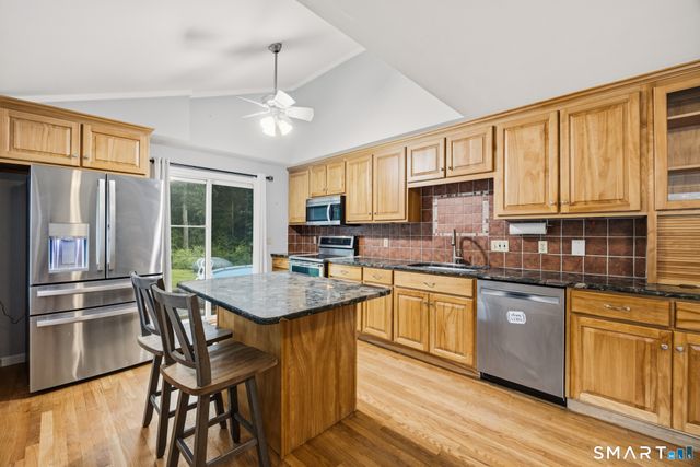 11 Top View Drive, Simsbury, CT 06089