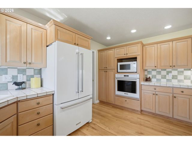 8022 PUDDING CREEK Dr Se, Salem, OR 97317