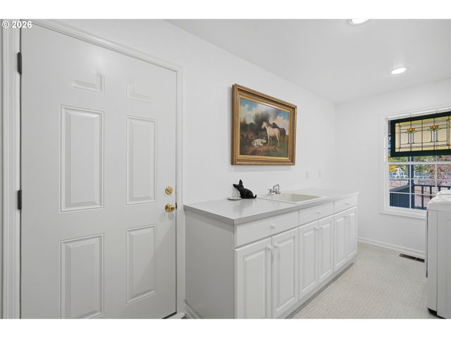 8022 PUDDING CREEK Dr Se, Salem, OR 97317