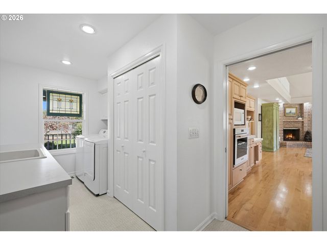 8022 PUDDING CREEK Dr Se, Salem, OR 97317