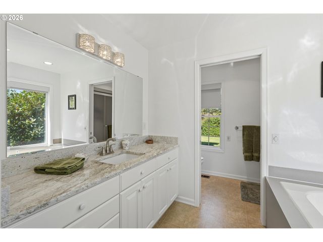 8022 PUDDING CREEK Dr Se, Salem, OR 97317