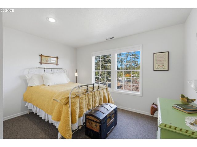 8022 PUDDING CREEK Dr Se, Salem, OR 97317