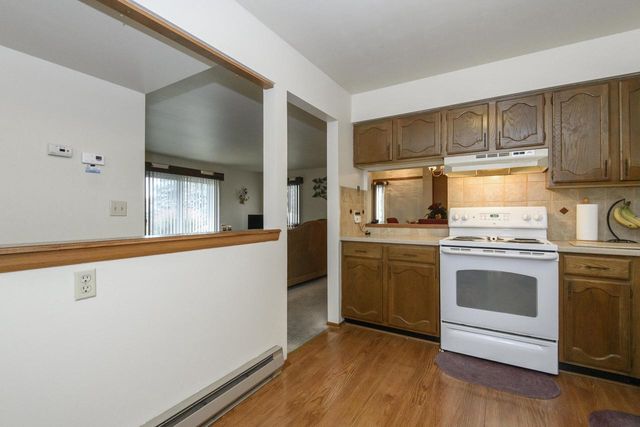W177N9769 Riversbend CIRCLE E, Germantown, WI 53022