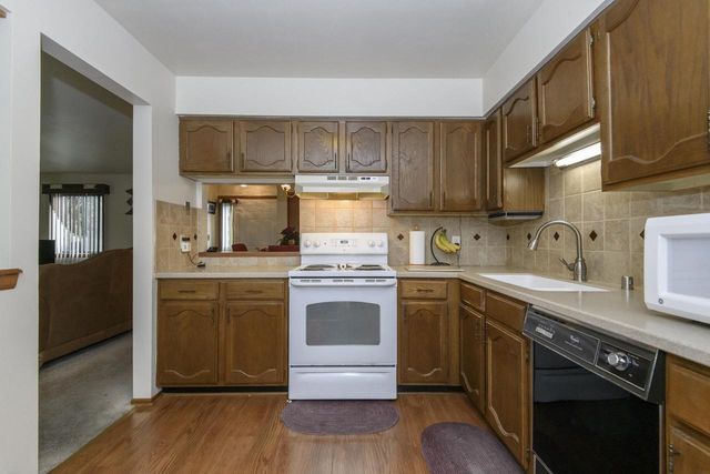 W177N9769 Riversbend CIRCLE E, Germantown, WI 53022