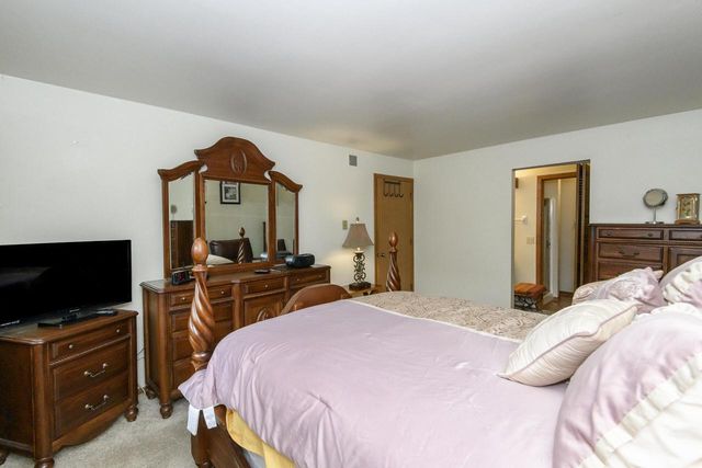 W177N9769 Riversbend CIRCLE E, Germantown, WI 53022