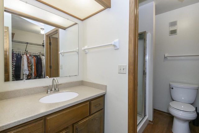 W177N9769 Riversbend CIRCLE E, Germantown, WI 53022