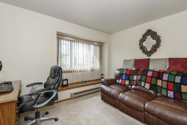 W177N9769 Riversbend CIRCLE E, Germantown, WI 53022