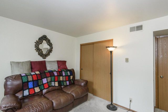 W177N9769 Riversbend CIRCLE E, Germantown, WI 53022