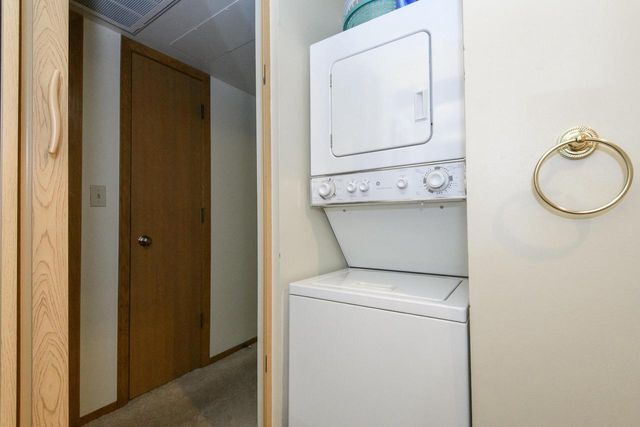 W177N9769 Riversbend CIRCLE E, Germantown, WI 53022