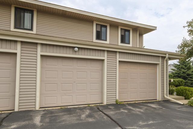W177N9769 Riversbend CIRCLE E, Germantown, WI 53022