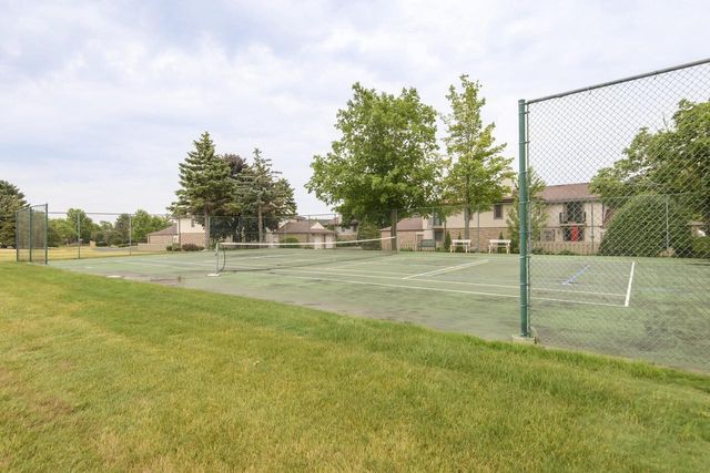W177N9769 Riversbend CIRCLE E, Germantown, WI 53022