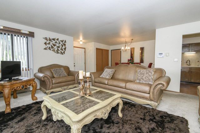 W177N9769 Riversbend CIRCLE E, Germantown, WI 53022