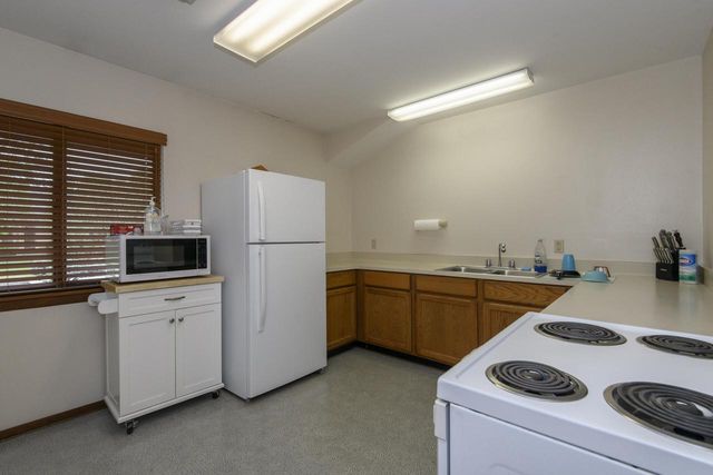 W177N9769 Riversbend CIRCLE E, Germantown, WI 53022