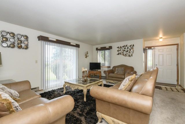 W177N9769 Riversbend CIRCLE E, Germantown, WI 53022