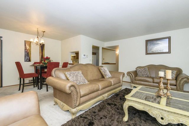 W177N9769 Riversbend CIRCLE E, Germantown, WI 53022