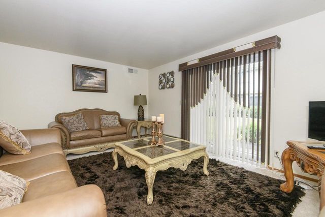 W177N9769 Riversbend CIRCLE E, Germantown, WI 53022