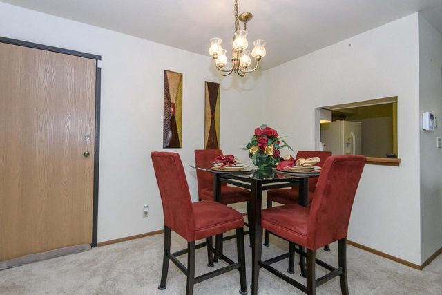 W177N9769 Riversbend CIRCLE E, Germantown, WI 53022