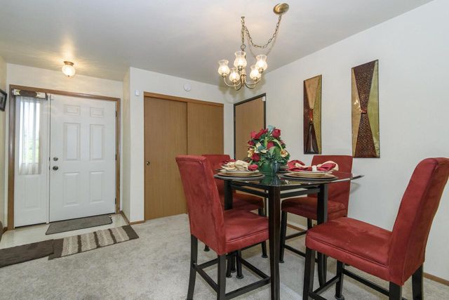 W177N9769 Riversbend CIRCLE E, Germantown, WI 53022