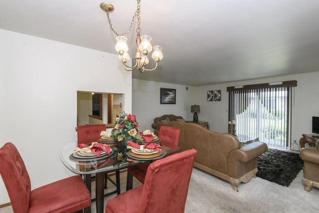 W177N9769 Riversbend CIRCLE E, Germantown, WI 53022