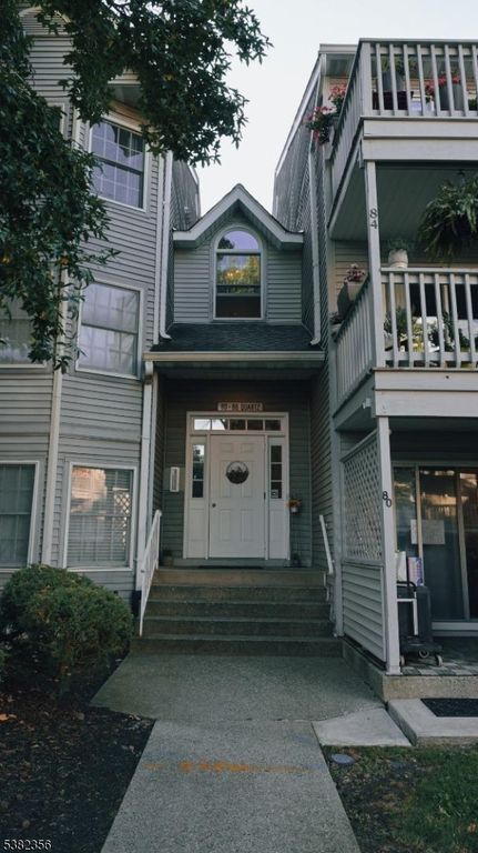 80 Quartz Ln 80, Paterson City, NJ 07501