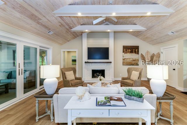 40 Field Sparrow Rd, Hilton Head Island, SC 29926