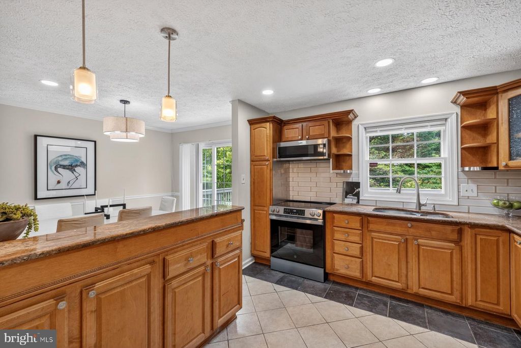 Image 10 of property listing at 13413 WISTERIA DR, Germantown, MD 20874